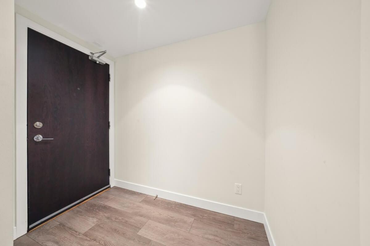 Dazzling Condo By Stadium Downtown With Free Parking Vancouver Zewnętrze zdjęcie