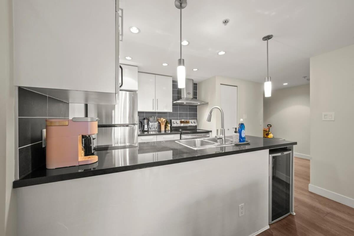 Dazzling Condo By Stadium Downtown With Free Parking Vancouver Zewnętrze zdjęcie