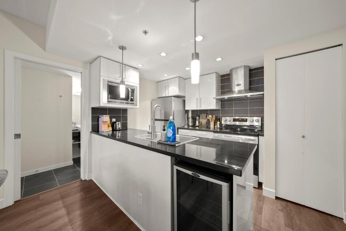 Dazzling Condo By Stadium Downtown With Free Parking Vancouver Zewnętrze zdjęcie