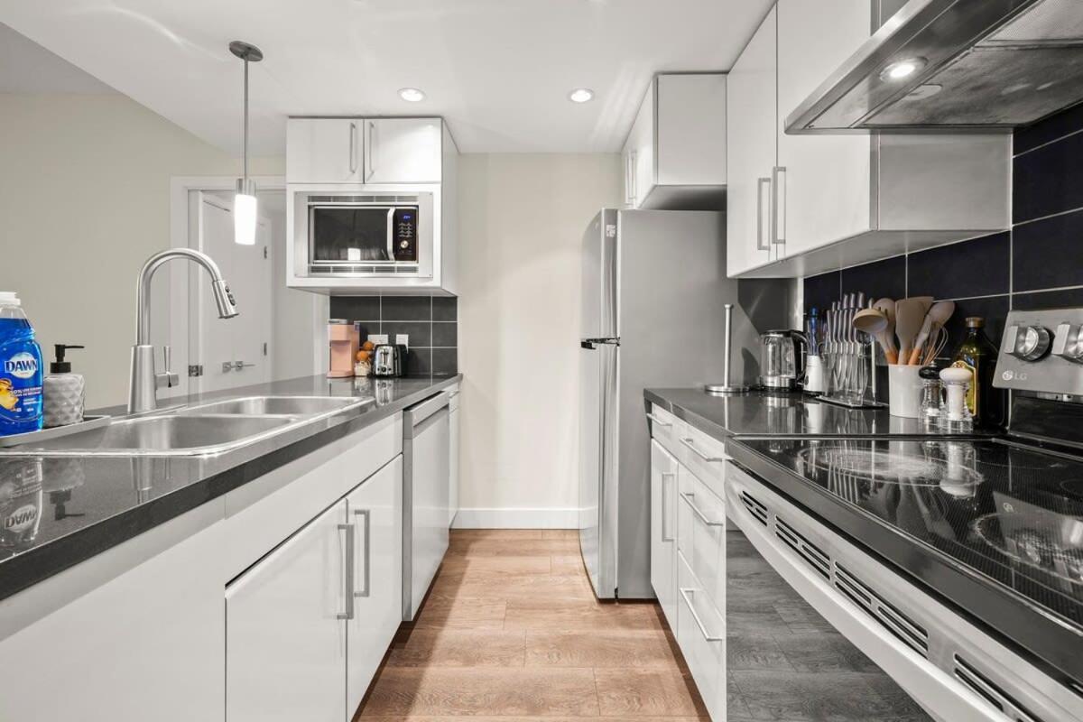 Dazzling Condo By Stadium Downtown With Free Parking Vancouver Zewnętrze zdjęcie