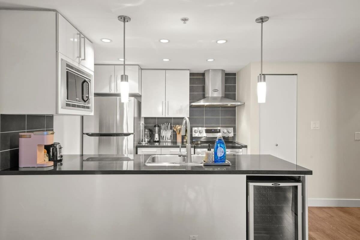 Dazzling Condo By Stadium Downtown With Free Parking Vancouver Zewnętrze zdjęcie