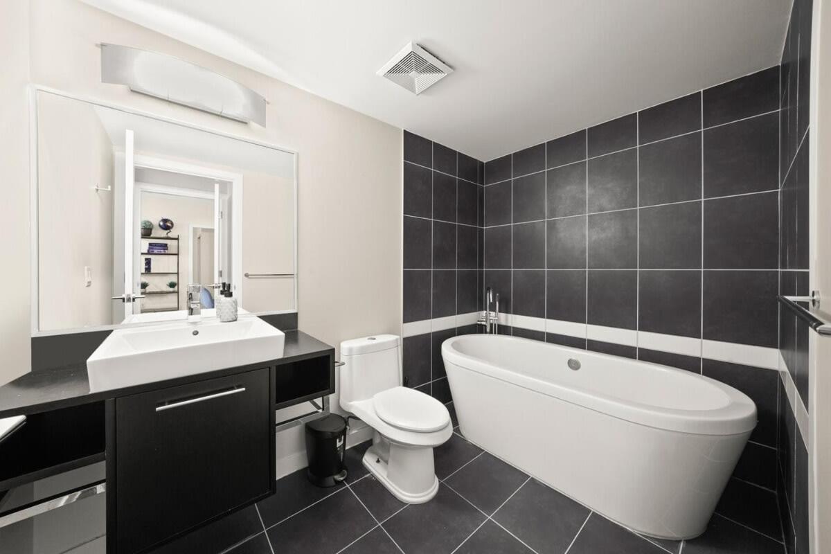 Dazzling Condo By Stadium Downtown With Free Parking Vancouver Zewnętrze zdjęcie