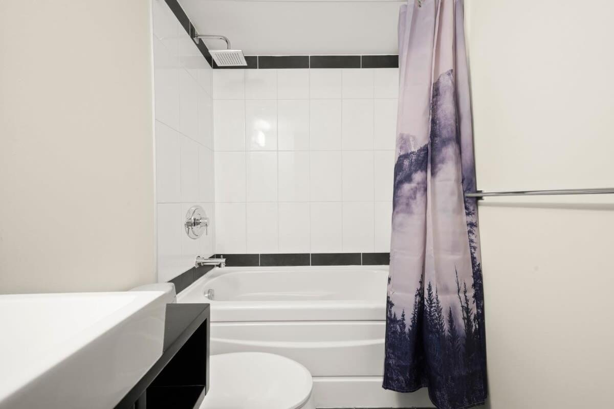 Dazzling Condo By Stadium Downtown With Free Parking Vancouver Zewnętrze zdjęcie